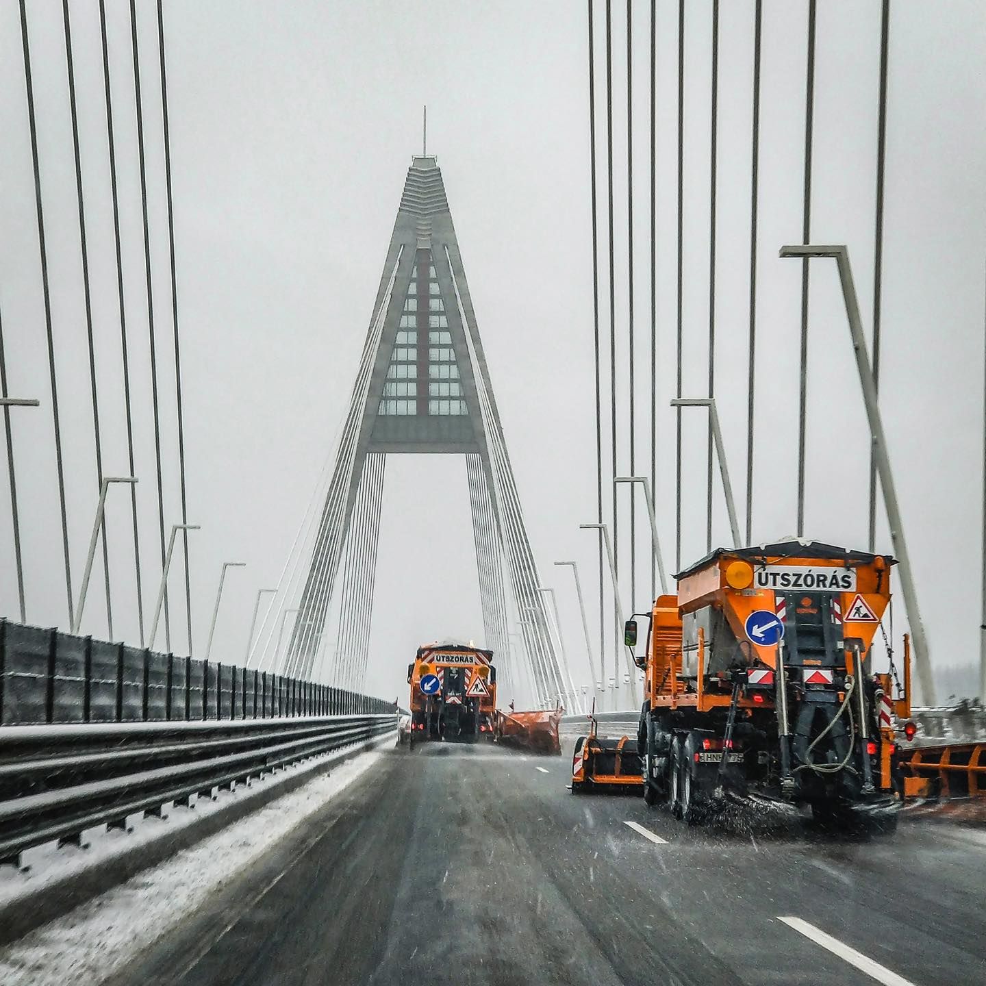 Teljes kapacitással dolgozik a Magyar Közút a télies időjárás miatt