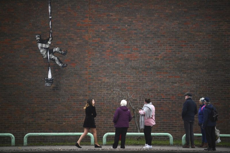 Banksy megint meglepett mindenkit! Most a híres readingi fegyház falára rajzolt