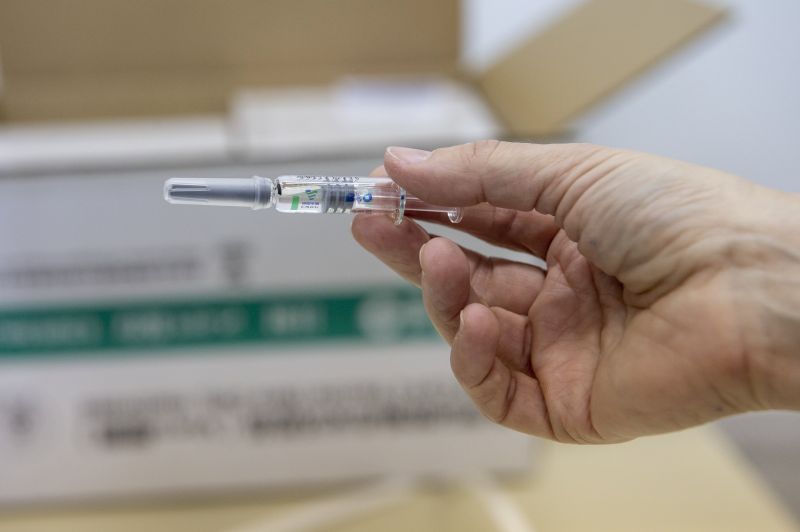"Visszaküldte a kínai vakcinákat" – ezzel támadja a kormánymédia a DK-s polgármestert, pedig a kormánymegbízott kérte őket vissza