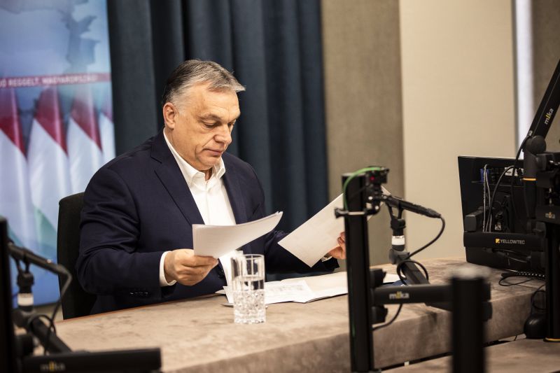 Orbán: kitolják este tízig a kijárási tilalmat, tovább tartathatnak nyitva a boltok, ahol tíz négyzetméteren egy ember tartózkodhat majd