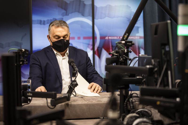 Szétszedte az ellenzék Orbánt a vasárnapi interjúja miatt: "Ordas nagy hazugság, Napóleon-komplexus, fideszes propaganda, hülyének néz mindenkit"