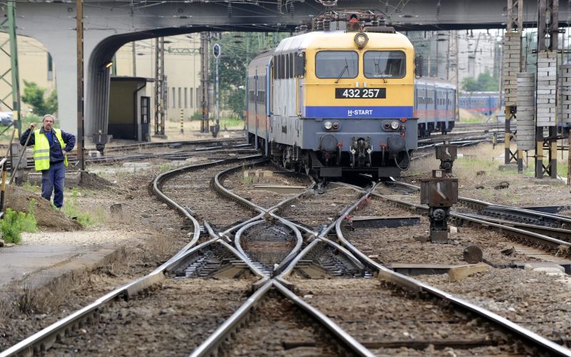 Ezen a szakaszon folytatódik a ceglédi vasútvonal felújítása – Ilyen változások jönnek