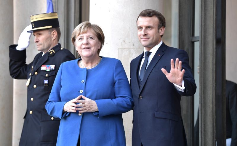 Macron, Merkel és még egy tucat fontos ember kéri a globális összefogást a járvány ellen