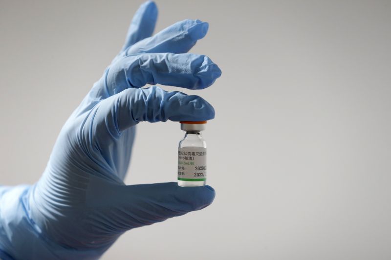 Szijjártó államtitkára nem volt hajlandó közölni, hogy a kínai vakcinának mi az ára