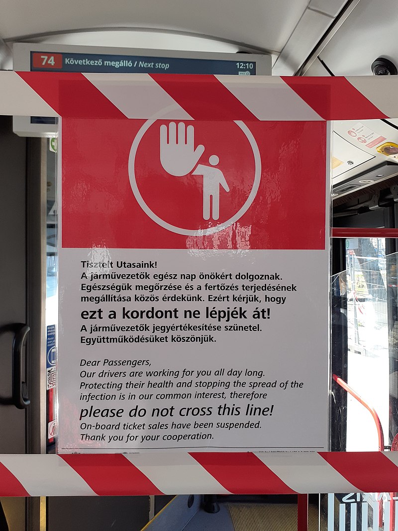 Válasz a járványra: a BKK lezárja a buszokon és trolikon az első ajtót