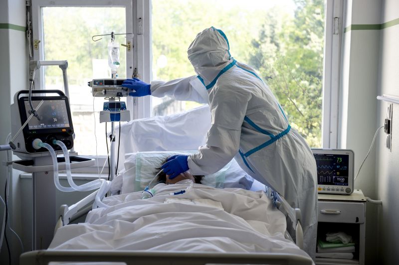 444: masszőröket és gyógytornászokat is bevontak már az intenzíves ellátásba egy budapesti kórházban