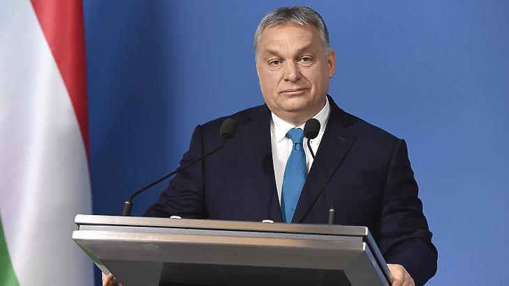 Egyetértésben az ellenzék: Orbán és "parlamenti papagájai" mélybe taszították az egészségügyet