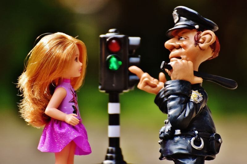 A rendőrség a nőkről: Sok a beszéd meg az öltözködés – Boldog nőnapot!