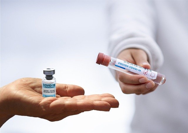 5000 forintért vettek fel előjegyzést Covid-vakcina beadására egy magáncég, eljárást indítottak ellene