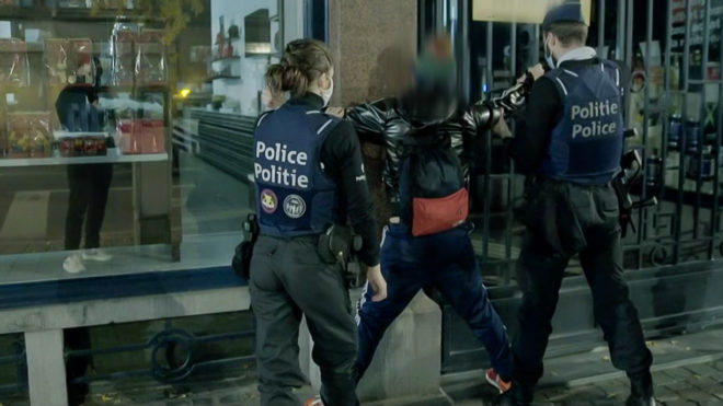 Ezért szedték le a Szájer brüsszeli elfogásáról készült videót a belga tévé honlapjáról