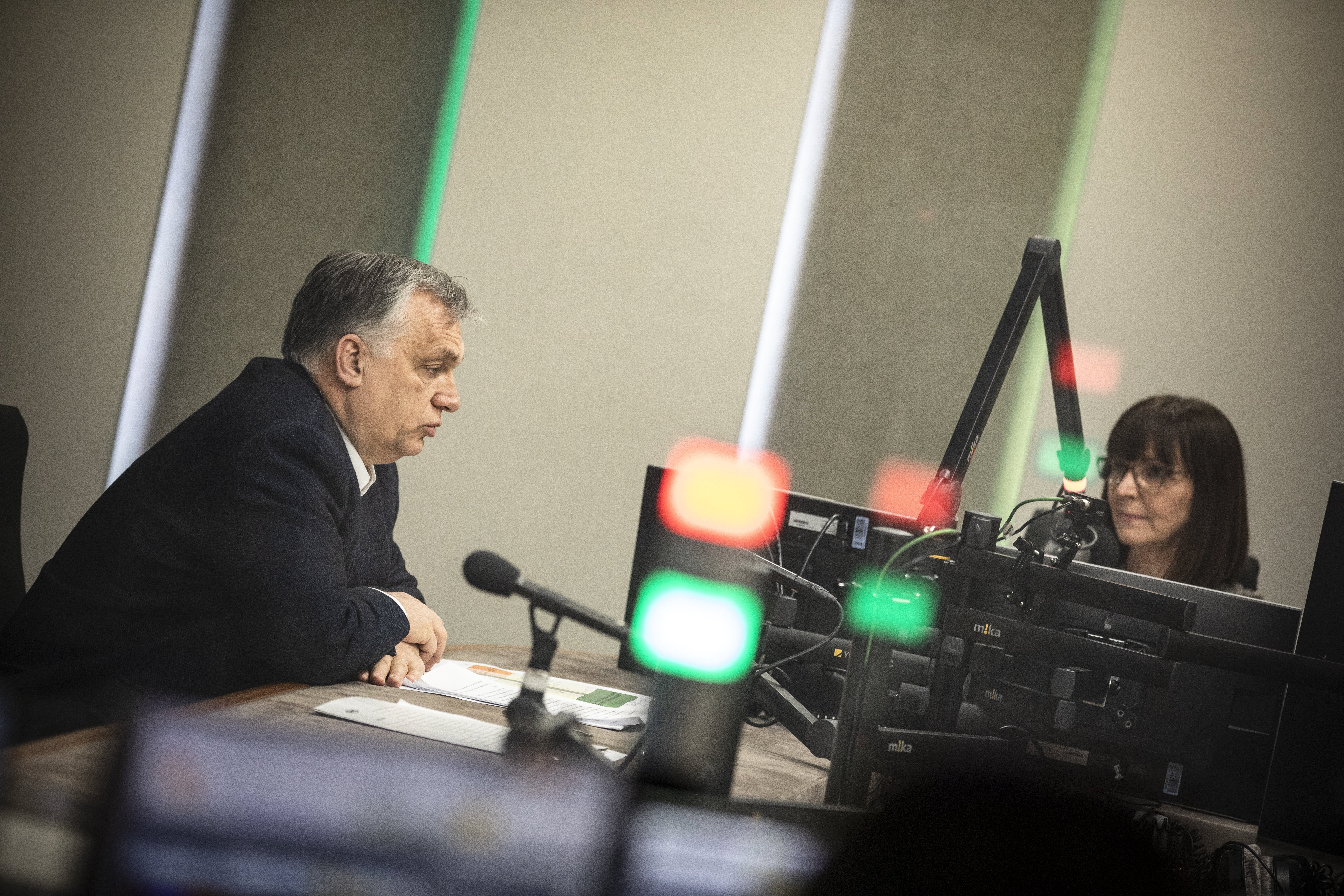 Orbánék meghátráltak az iskolai nyitás ügyében, a baloldal megint megkapta a magáét