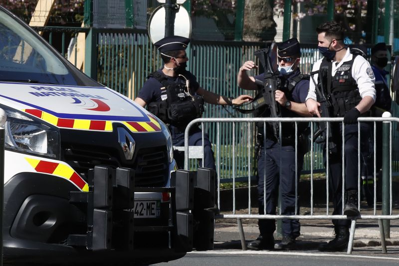 Francia terrorellenes ügyészség: a rendőrnő késelője radikális volt és személyiségzavarokkal küzdött