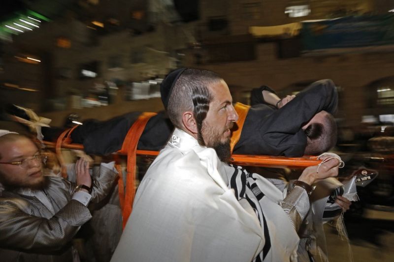 Összeomlott egy zsinagóga emelvénye Izraelben, ketten meghaltak