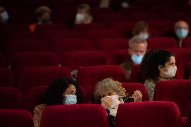 Több mint 300 ezer francia ment moziba a nyitás napján
