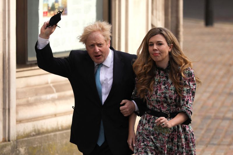 Boris Johnson titokban vette el feleségül a tőle 23 évvel fiatalabb szerelmét