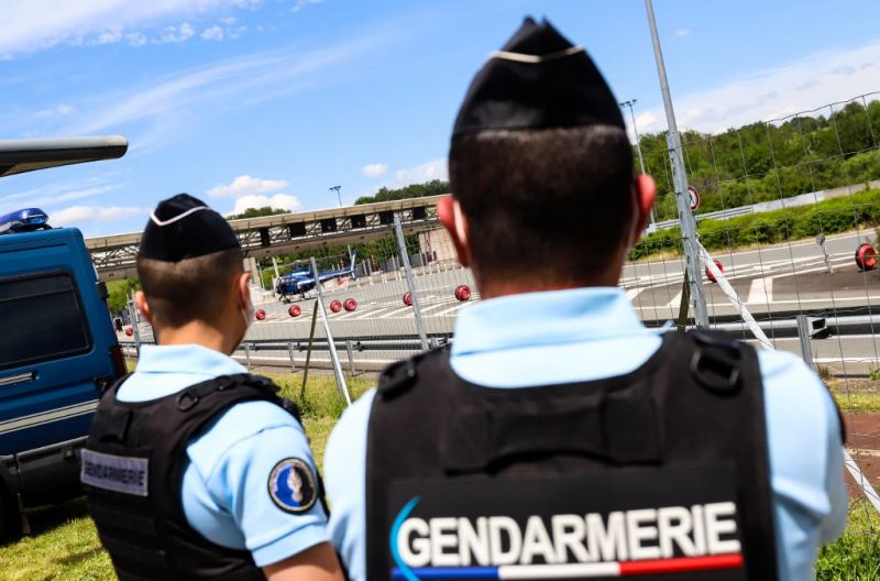 Hajtóvadászat indult Franciaországban egy volt katona ellen, aki rendőrökre lőtt