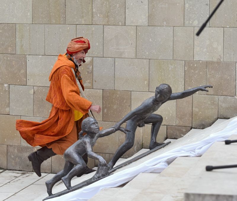 „Kaleta itt fog szelfizni" Betámadták a kommentelők az új Egri csillagok-szobrot 