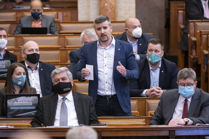 Jakab Péter és Kövér László üvöltve balhézott egymással a Parlamentben, a Jobbik kivonult az ülésteremből – Videó!
