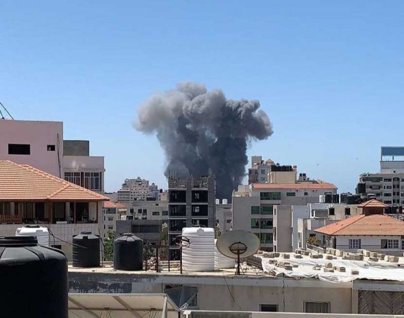 Mintegy száz rakétát lőtt ki vasárnapra virradóan az izraeli légierő palesztin célpontokra