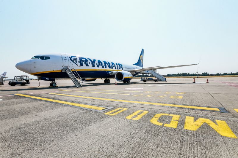 Pokolgépes fenyegetés miatt hajthatott végre kényszerleszállást egy Ryanair-gép Berlinben
