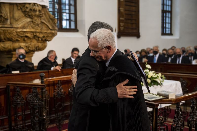 Püspökké szentelték Orbán volt miniszterét – Kövér Lászlótól ölelés is járt érte