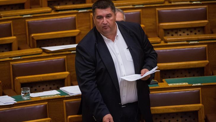 "Elszámoltam a napokat" – megszólalt a fideszes képviselő aki koronavírus tünetekkel szavazott a parlamentben
