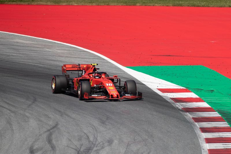 Tarolt a Ferrari, Charles Leclerc nyerte az időmérő edzést