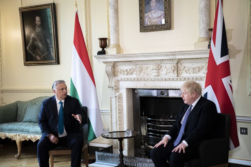 Vicces jelenetet kaptak le Orbán és Boris Johnson találkozóján – erről beszélgetett a két miniszterelnök