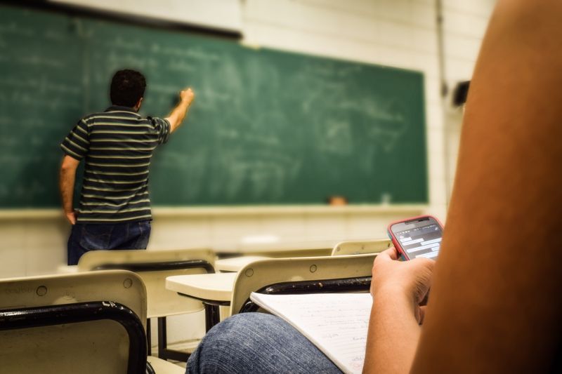 Megfeleződött a tanárképzésre jelentkezők száma, a természettudományokat tanítók elfogynak lassan