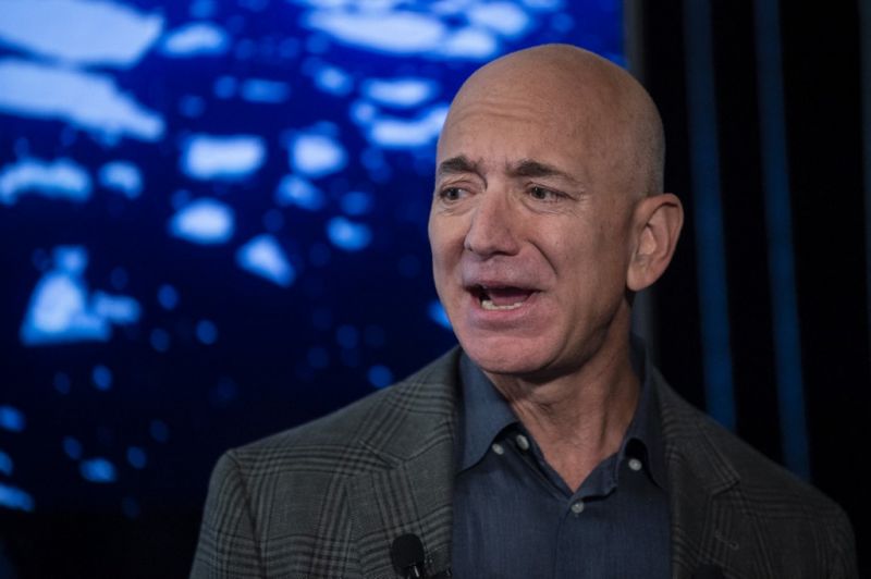 Ezért távozott a világ leggazdagabb embere, Jeff Bezos az Amazon éléről