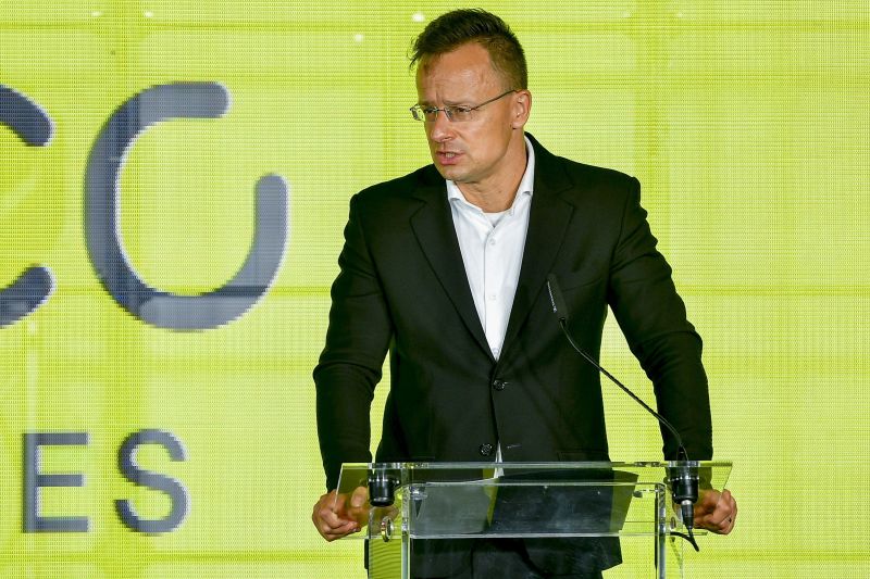 Szijjártó Péter kiakadt a német hatóságos magyar foci drukkerekkel szemben tanúsított viselkedésén