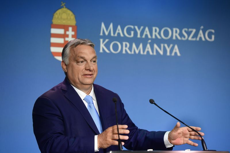 Fudan: Orbán délelőtt még népszavazást ígért, délután a Fidesz két bebiztosító javaslatot is átnyomott
