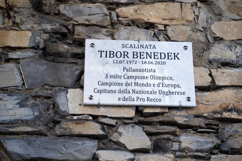 Emléktáblát avattak Benedek Tibor tiszteletére 