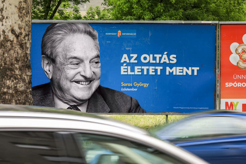 Felbukkant Soros György egy oltást népszerűsítő plakáton