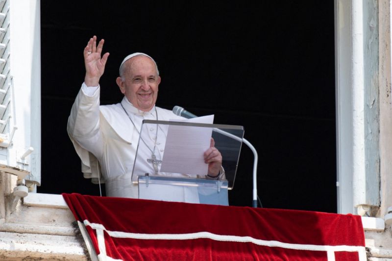 Megműtötték Ferenc pápát, még legalább vasárnapig kórházban marad 