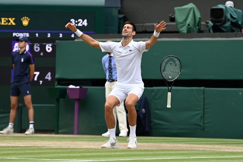 Djokovic győzött Wimbledonban, ezzel utolérte Federert és Nadalt
