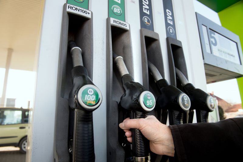 Újabb drágulással történelmi csúcsra ért a benzin ára