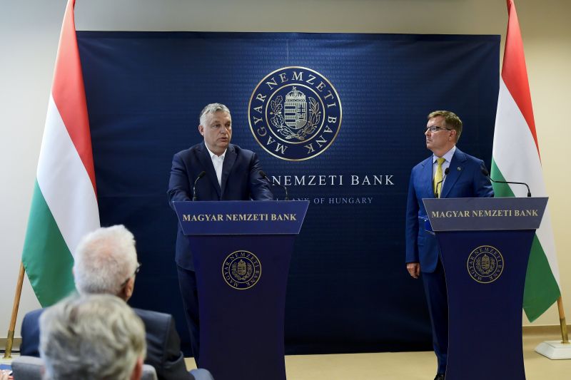 DK: Orbán, Varga és Matolcsy a felelősek a magas inflációért