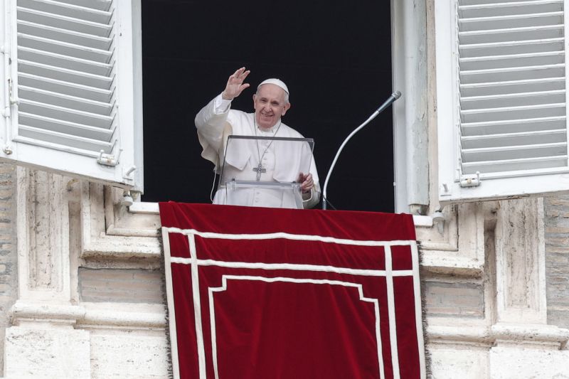 Ferenc pápára műtét vár – Ilyen betegséggel küzd az egyházfő