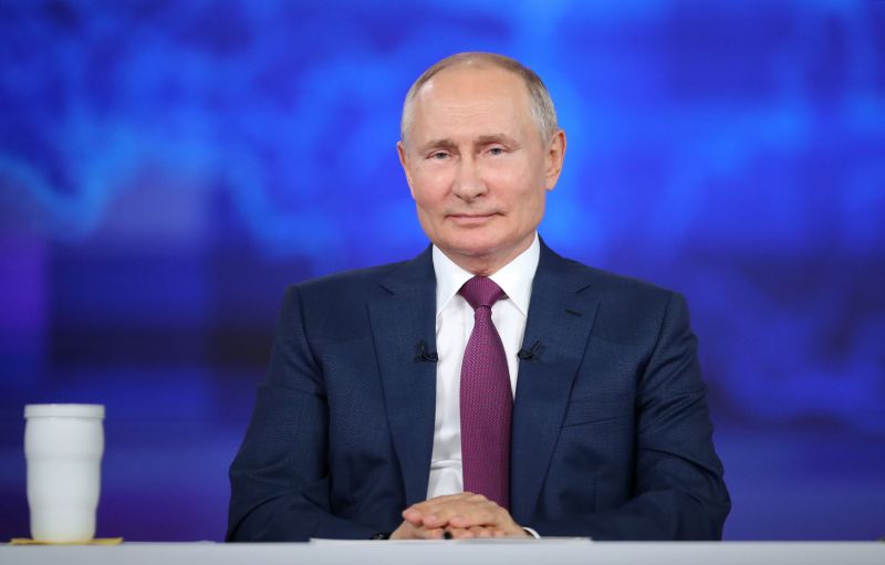 Putyin törvényben tiltja meg, hogy egyenlőként kezeljék a szovjet és a náci világháborús magatartást