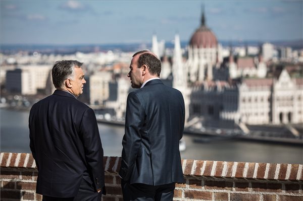 Kemény szavakkal üzent Orbánnak a Pegasus-ügyben Weber: "Ez már nem magyar belügy"