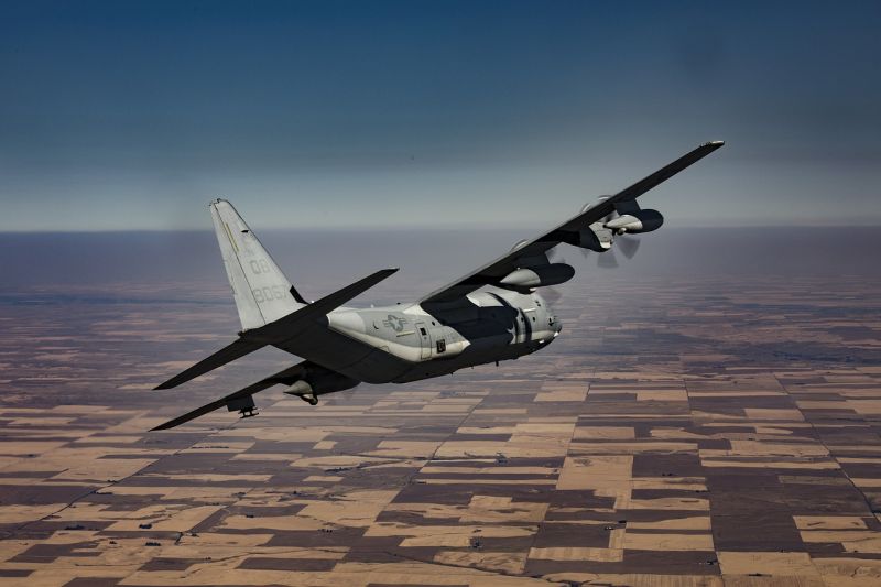 Leszállás közben földnek csapódott egy C-130-as óriás gép, tizenheten meghaltak