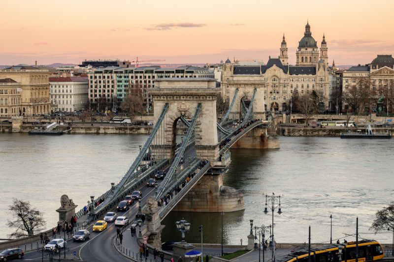 Ma is járhatatlan lesz fél Budapest – Erre nem érdemes indulni sem autóval, sem BKV-val
