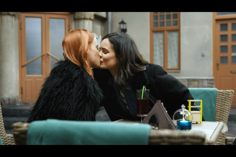 Leszbikus csók csattant el hétfőn az RTL Klubon: most akkor mi lesz?