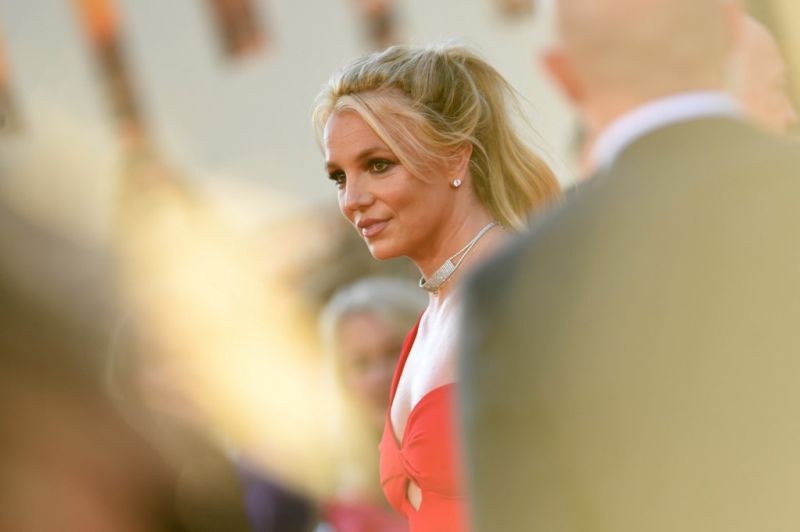 Forró! Britney Spears egy szál bugyiban parádézik – videó 