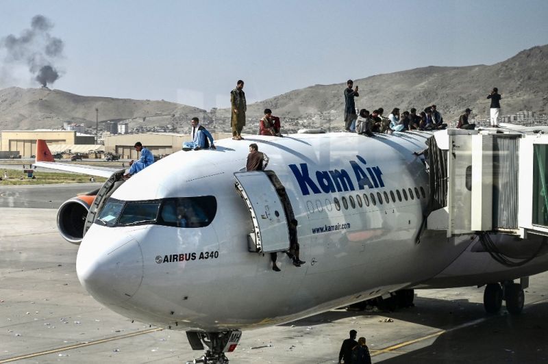 Ismeretlen utasokkal fegyveresek tulajdonítottak el egy ukrán evakuációs gépet Kabulban 