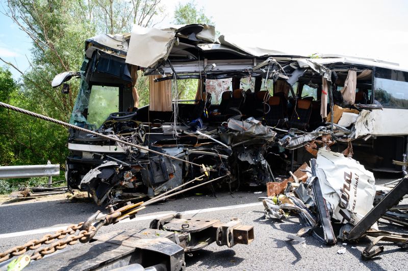 Adatokat közölt a rendőrség a busztragédia áldozatairól
