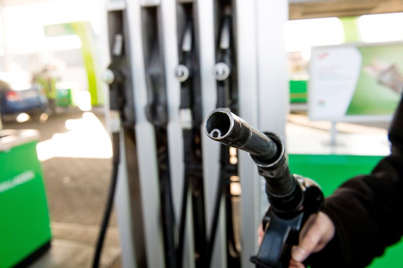 Nem várt fordulat: szerdán ismét csökken az üzemanyagok ára