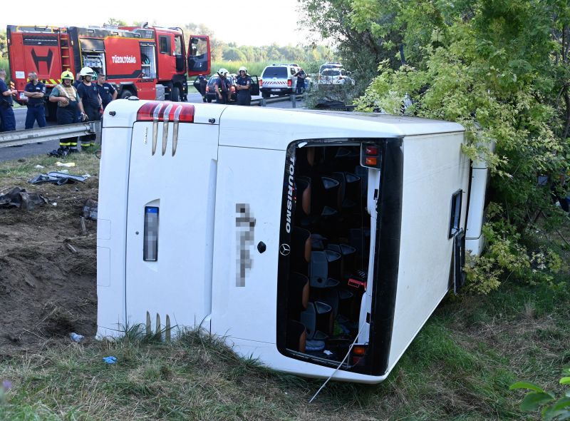 Halálos buszszerencsétlenség: Horvátországban nyaralók tartottak hazafelé az M7-esen, meghalt a sofőr is
