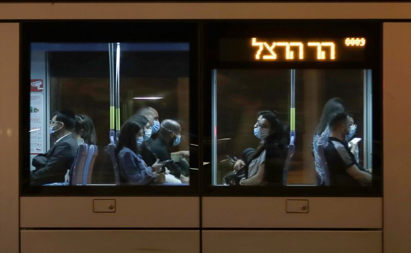 Felfutott a negyedik hullám Izraelben – Egyre nő a súlyos esetek száma, de most már főleg az idősek és az oltatlanok között